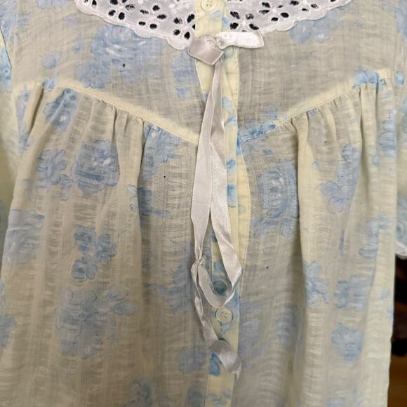 Vintage Character Womens Button-Down Short Sleeve Nightgown W/ Lace Collar & Flo - Picture 4 of 6